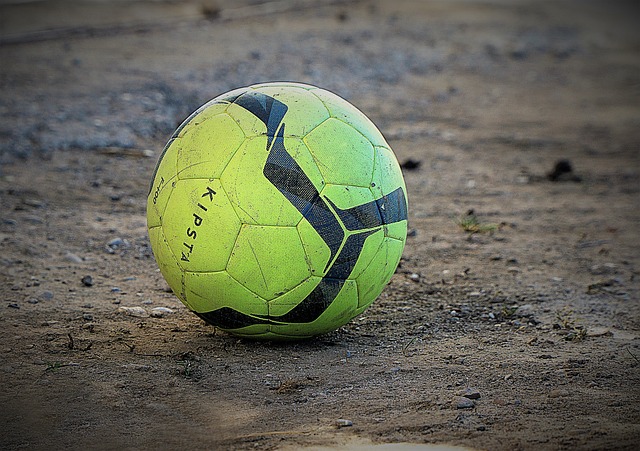 踢球者：拜仁正密切关注格里马尔多，希望其替代格雷罗